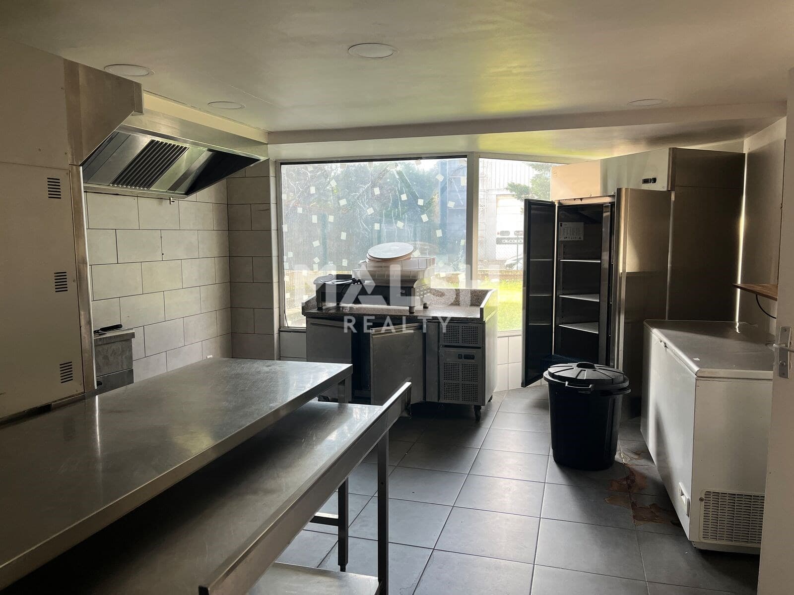 Local commercial 85 m² — RHONE — photo 1