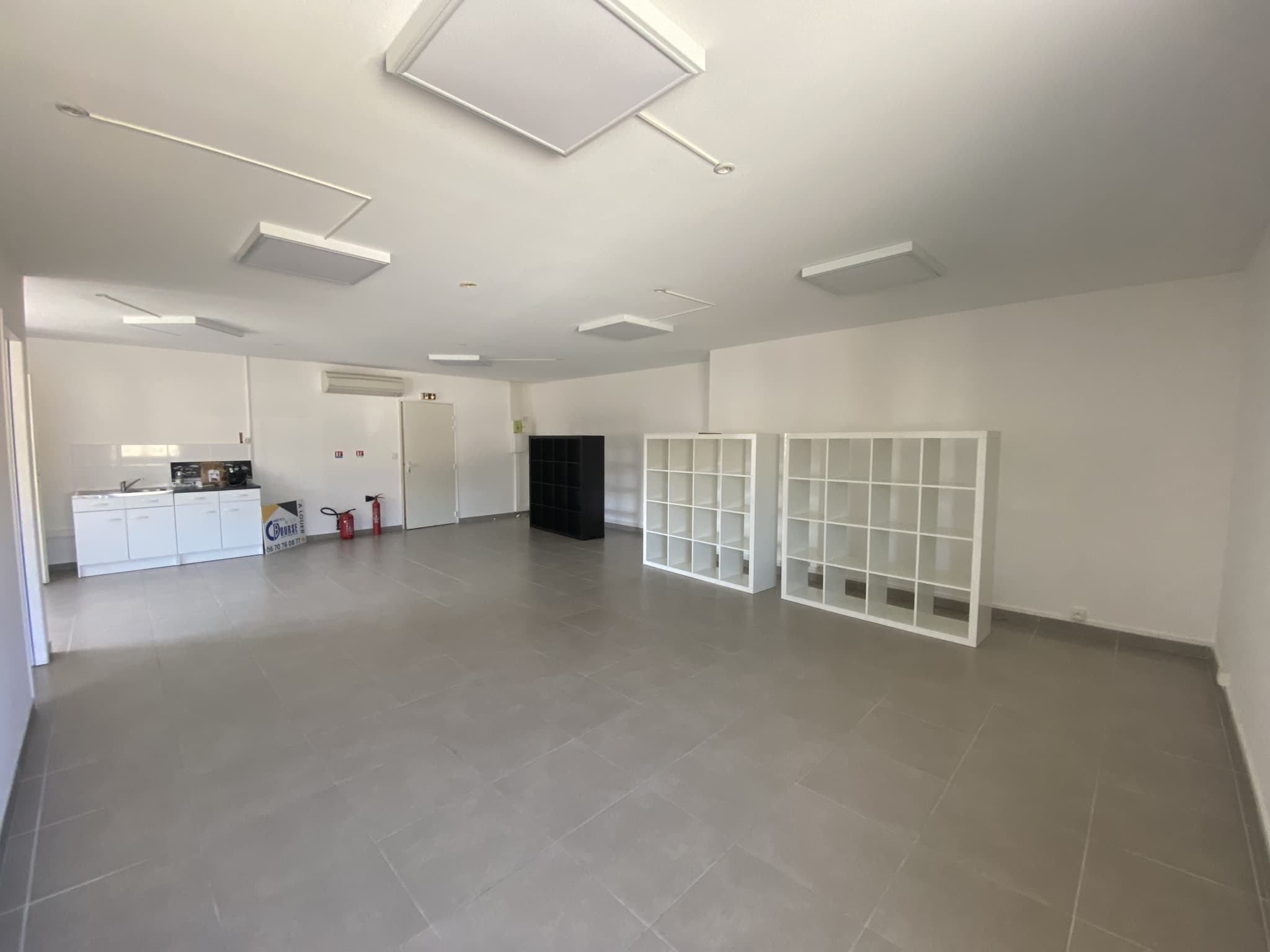 Local commercial 70 m² — SANARY SUR MER — photo 1