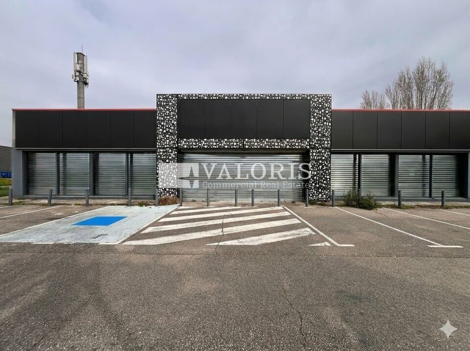 Local commercial · 1100 m² · Location — photo 1