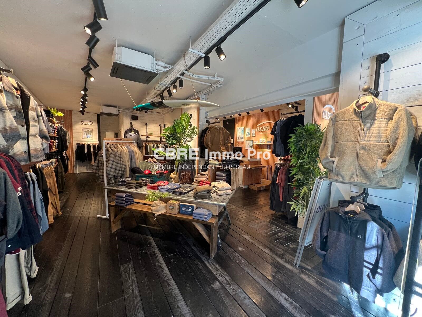 Local commercial 180 m² — VIENNE — photo 1