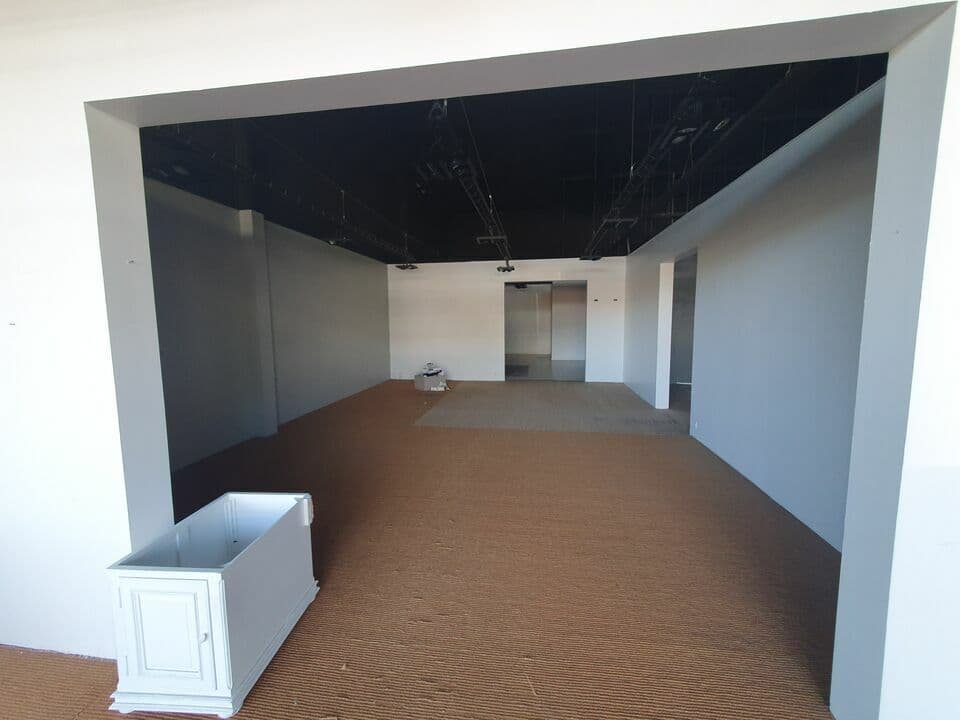 Local commercial · 300 m² · Location — photo 3