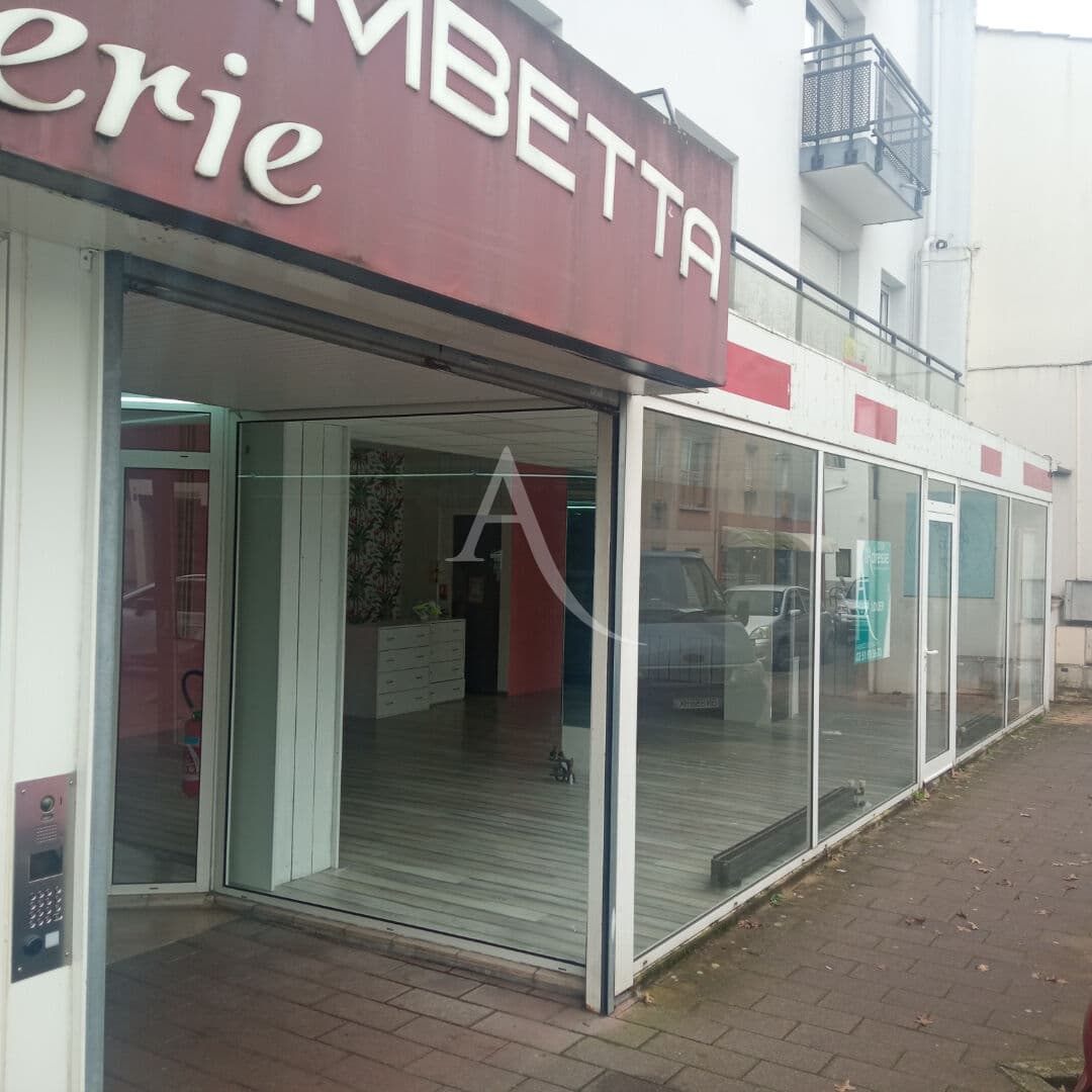 Local commercial 75 m² — VENDEE — photo 1