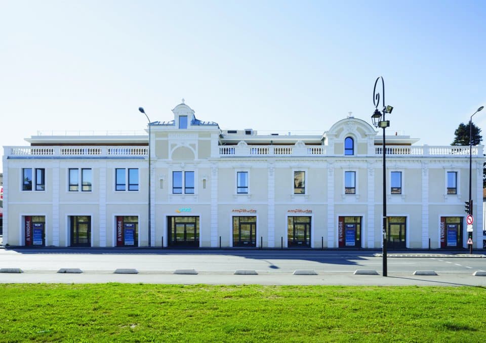 Local commercial 88 m² — AVIGNON — photo 1