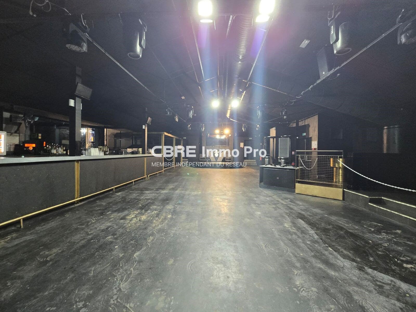 Local commercial 520 m² — VIENNE — photo 1