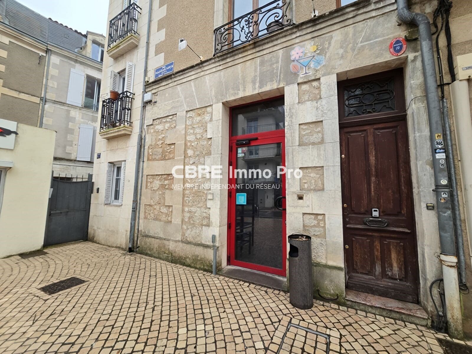 Local commercial 101 m² — VIENNE — photo 1