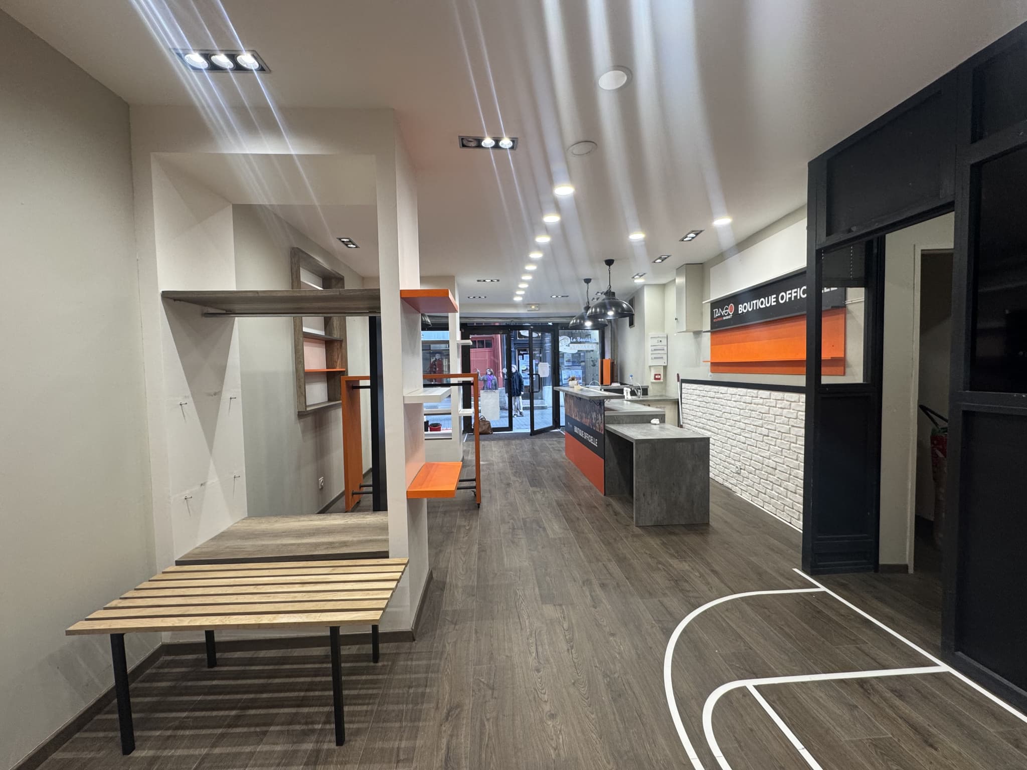 Local commercial 50 m² — BOURGES — photo 1