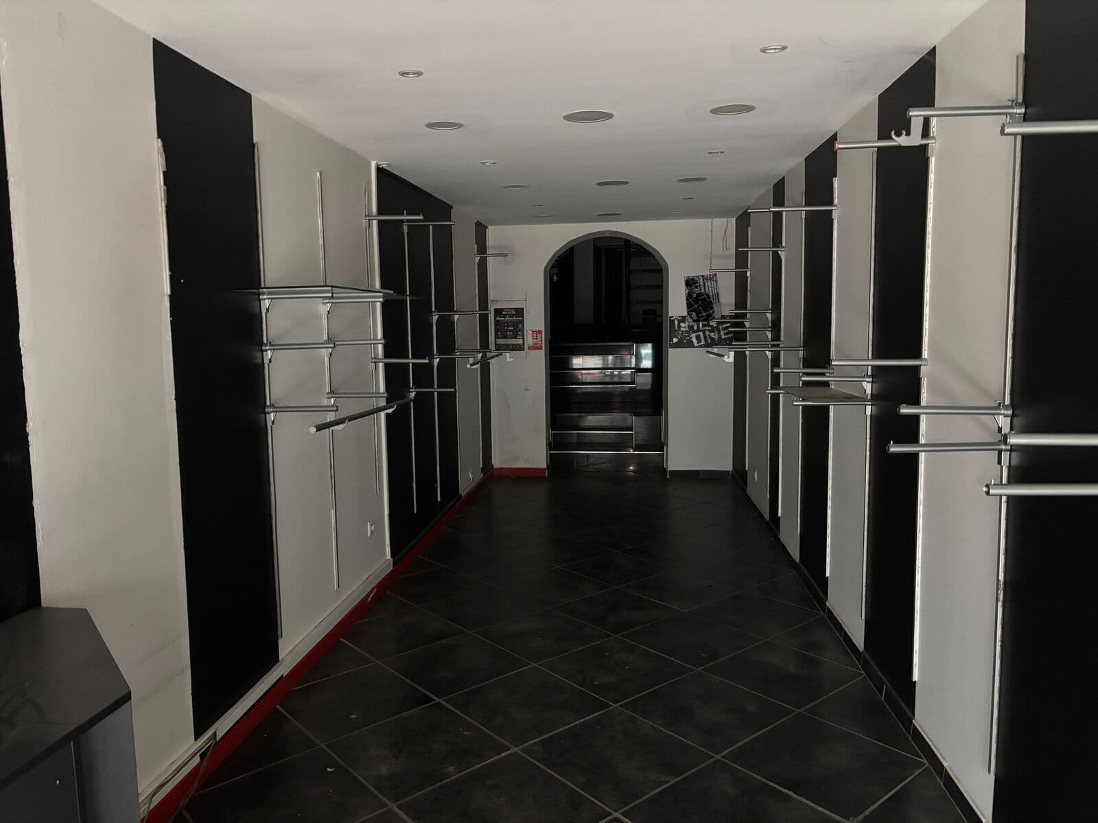 Local commercial · 240 m² · Location — photo 2