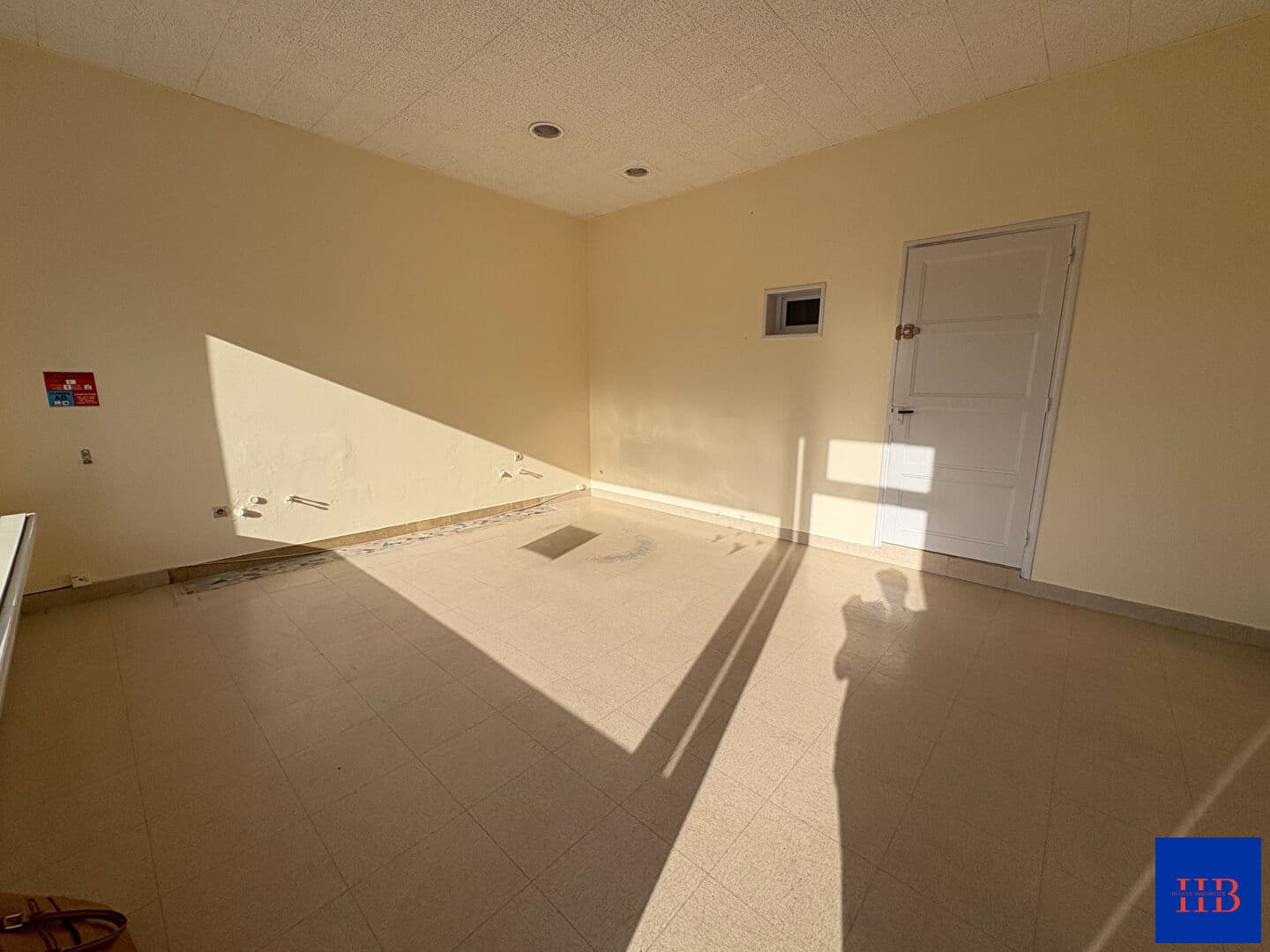 Local commercial 33 m² — CALVADOS — photo 1