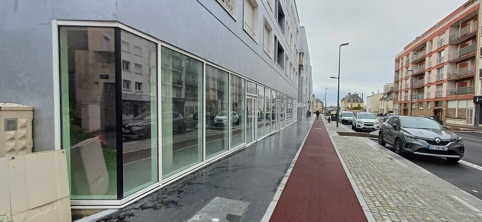 Local commercial · 400 m² · Location — photo 2