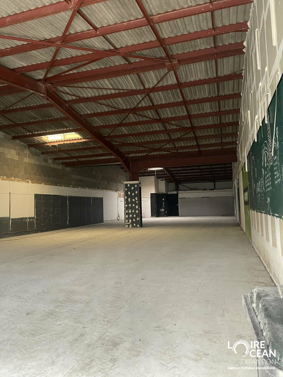 Local commercial 540 m² — ANGERS — photo 1