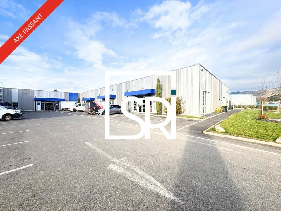 Local commercial · 157 m² · Location — photo 1