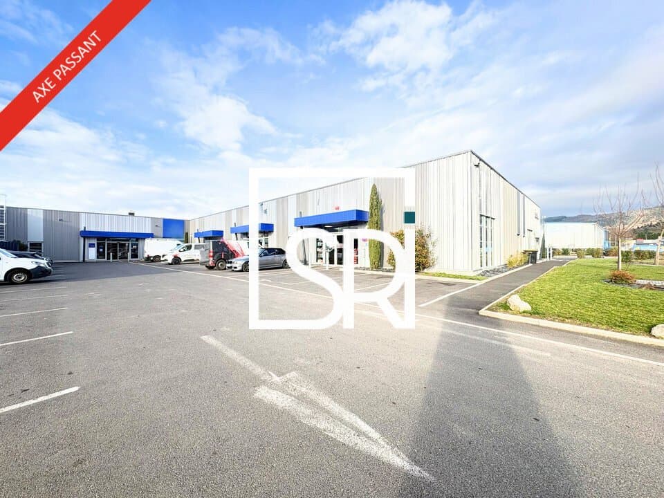 Local commercial · 114 m² · Location — photo 1