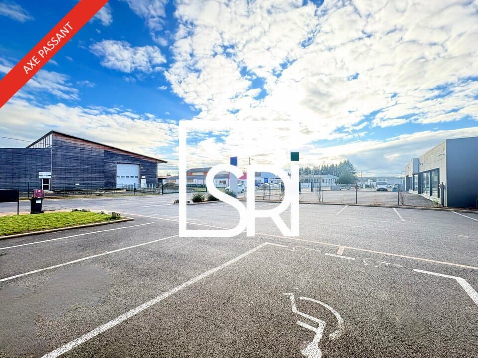 Local commercial · 114 m² · Location — photo 3