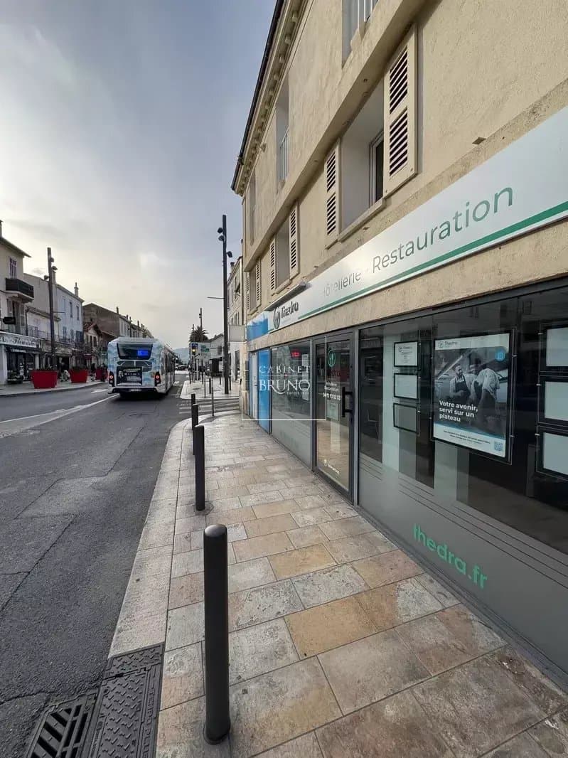 Local commercial · 139 m² · Location — photo 3