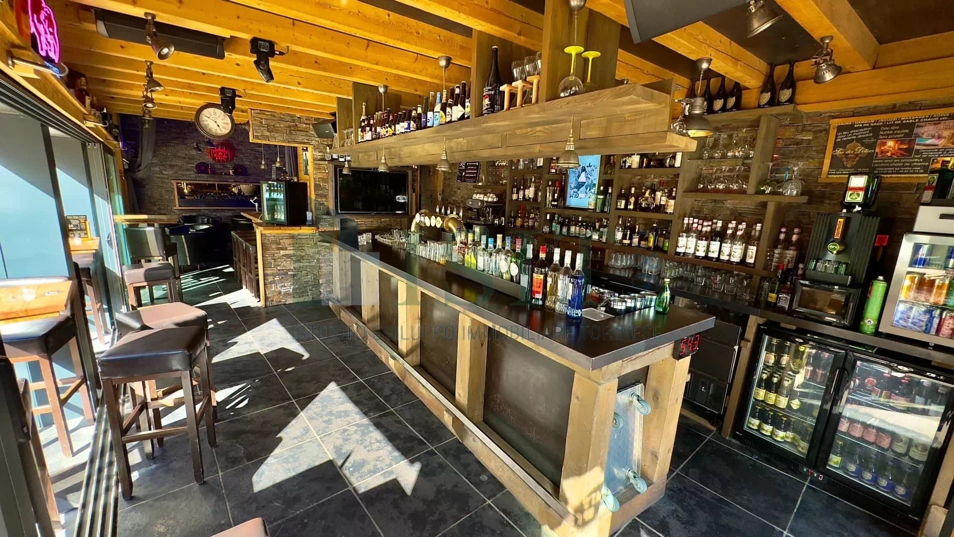 Local commercial · 200 m² · Fonds de commerce — photo 1