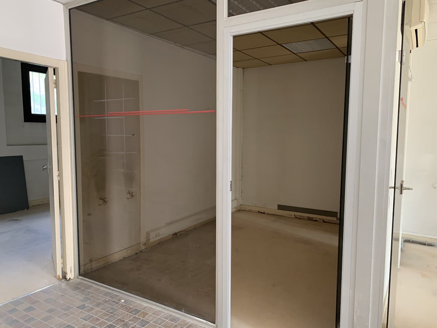 Local commercial · 105 m² · Achat des murs — photo 3