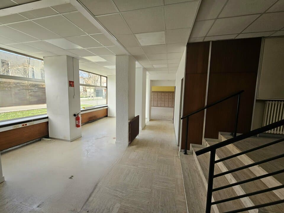 Local commercial · 193 m² · Location — photo 2