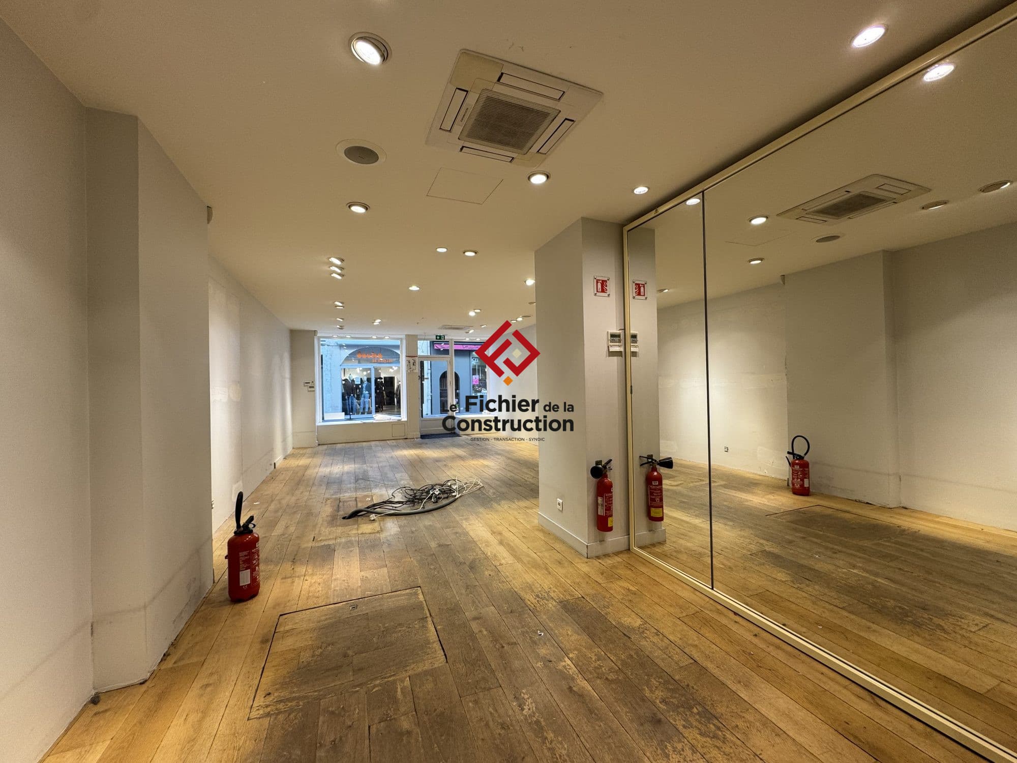 Local commercial · 126 m² · Location — photo 2