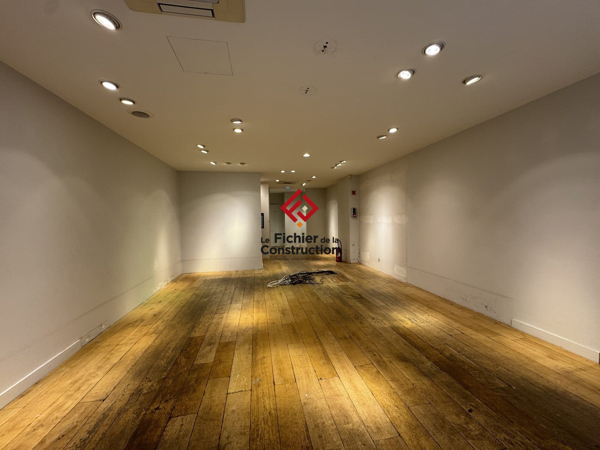 Local commercial · 126 m² · Location — photo 3