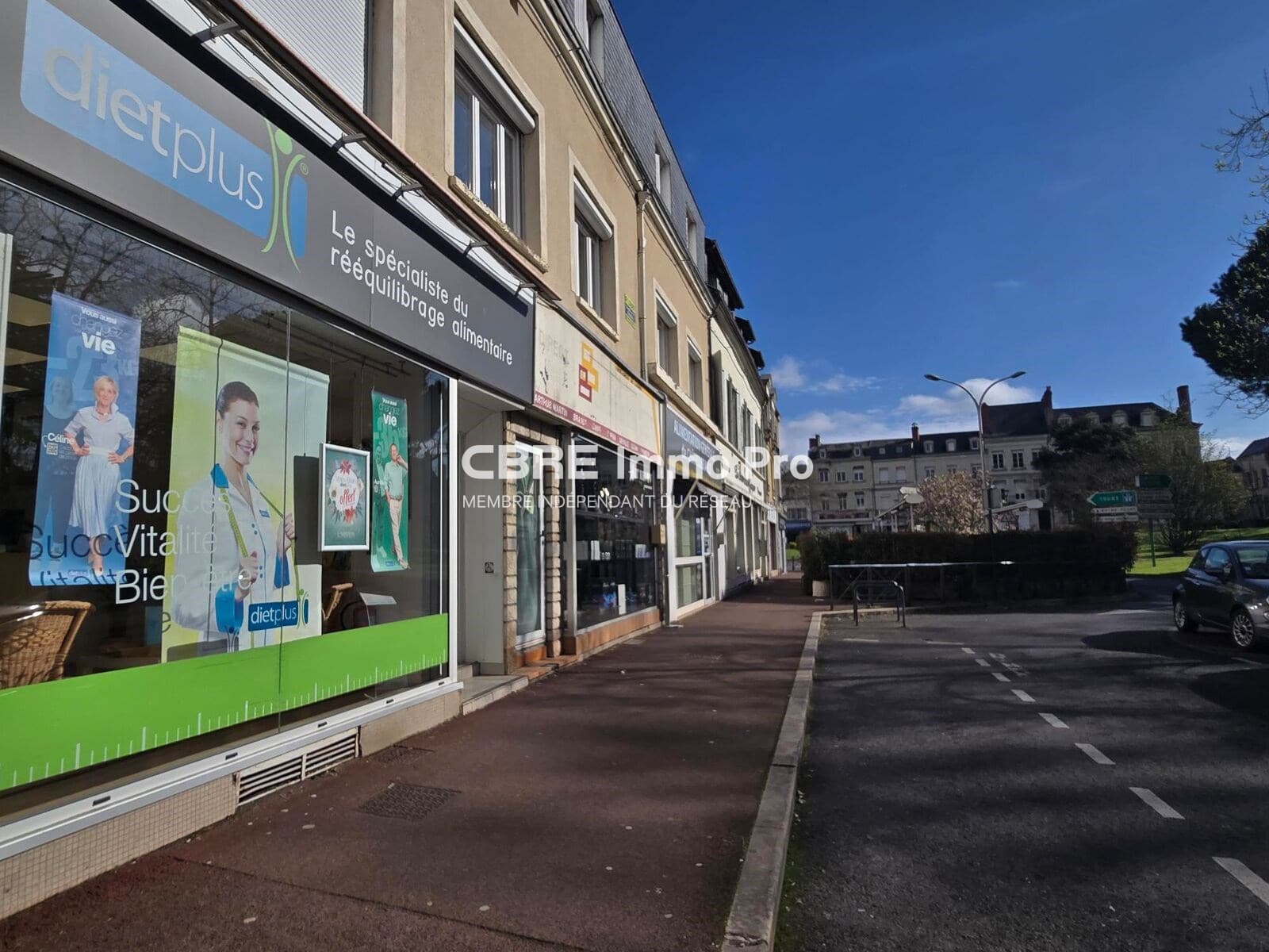 Local commercial 73 m² — VIENNE — photo 1