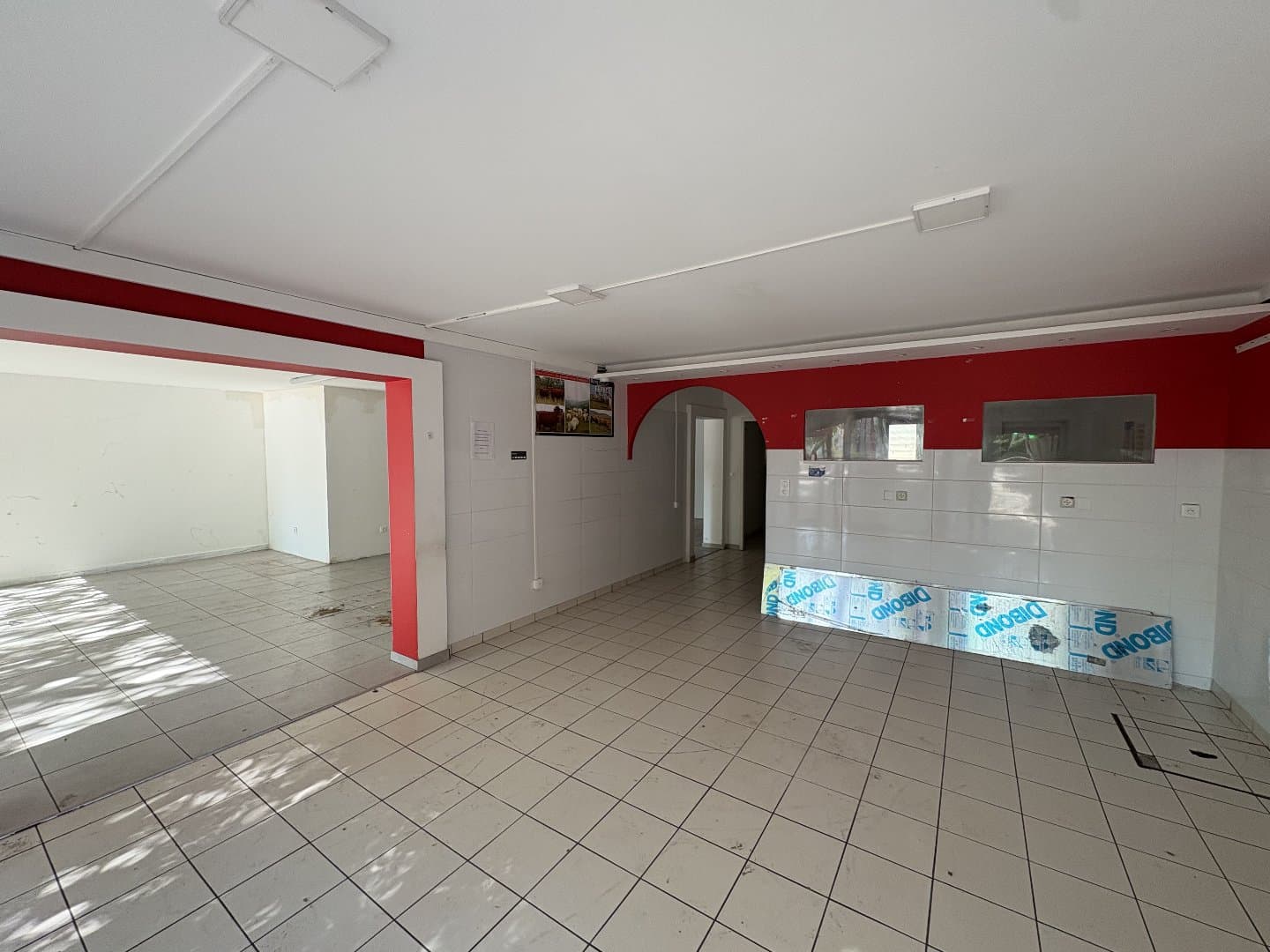 Local commercial — COGNAC — photo 1