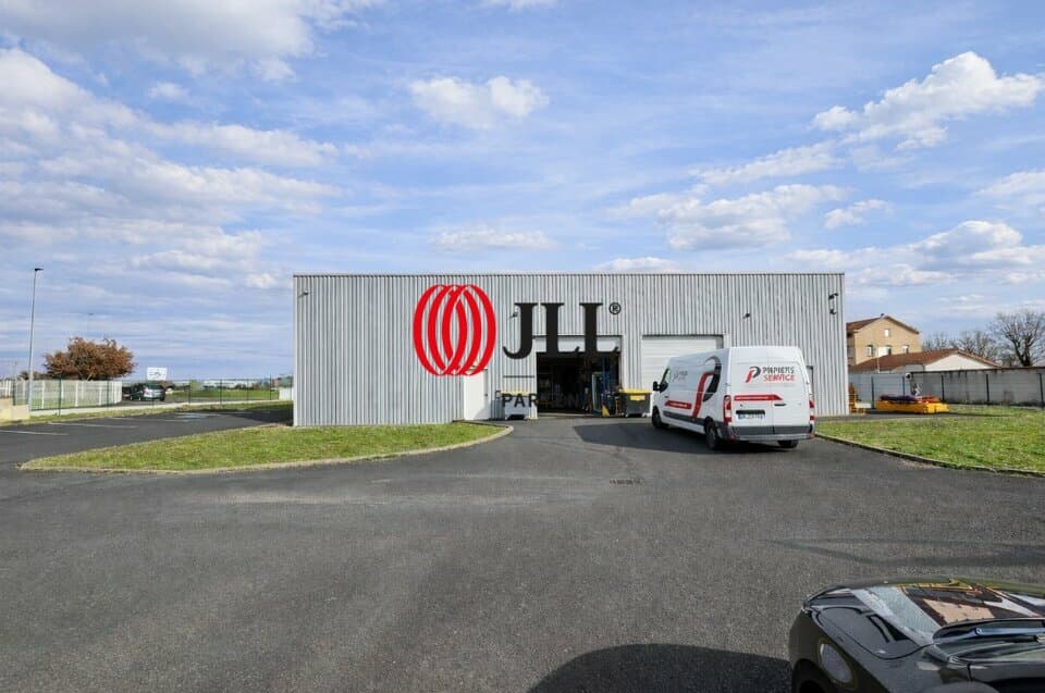 Local commercial · 614 m² · Location — photo 3