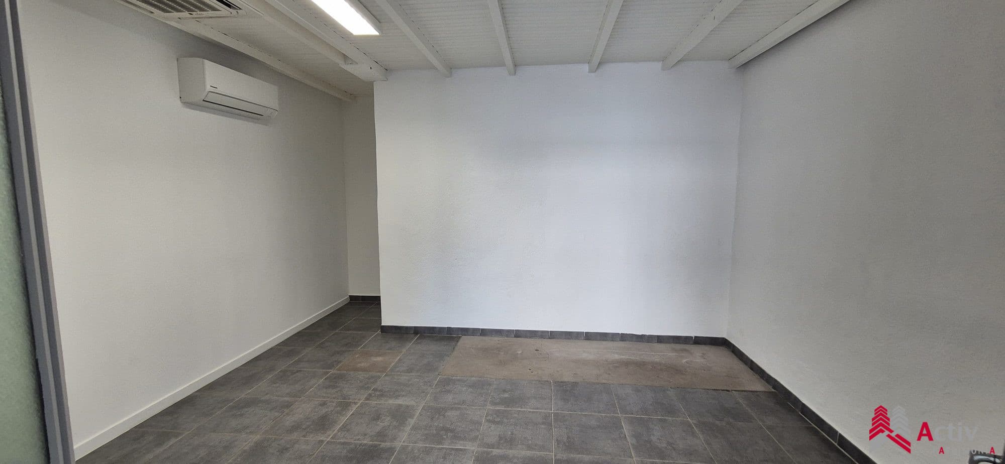Local commercial · 55 m² · Location — photo 3