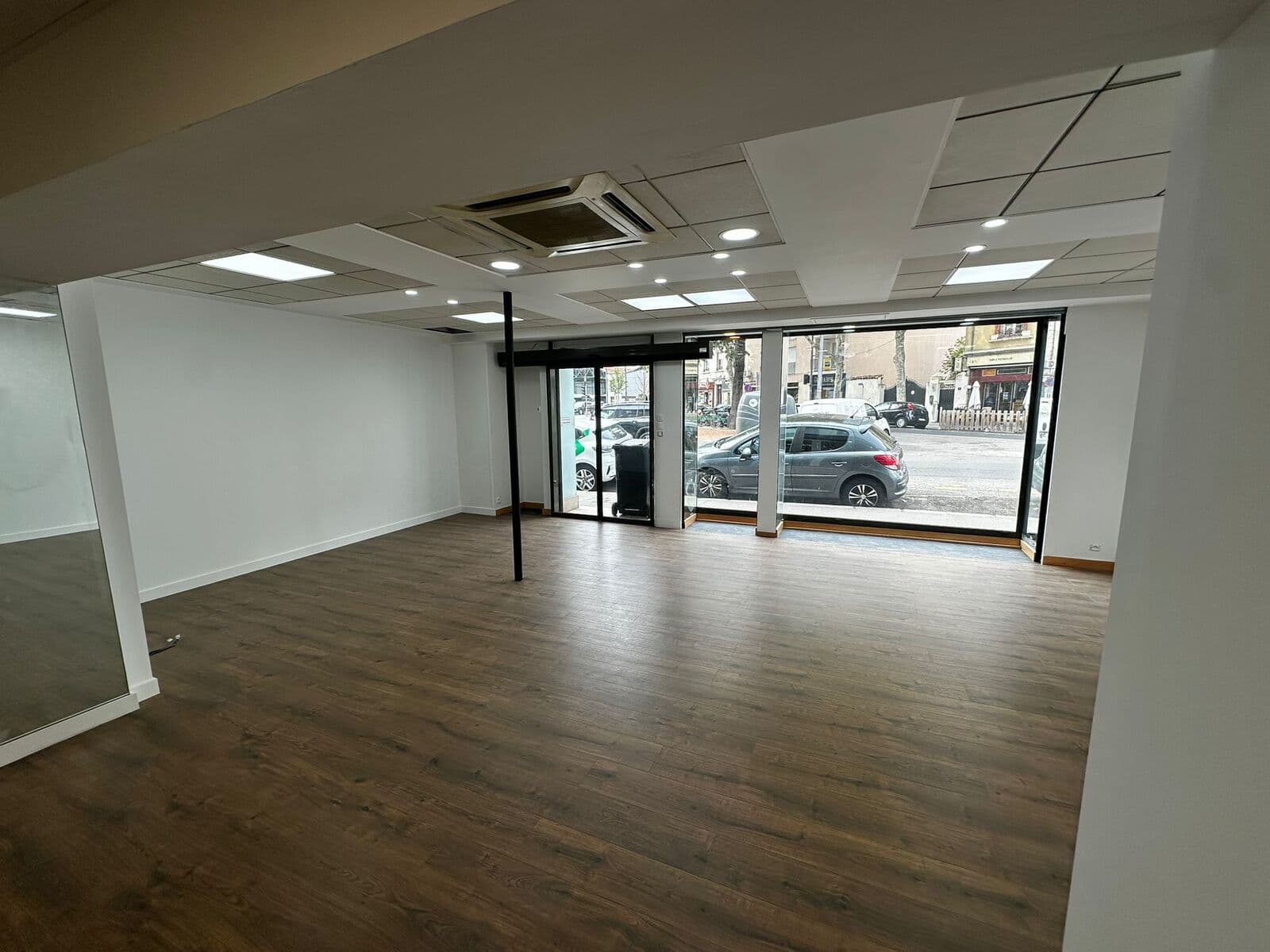 Local commercial · 80 m² · Achat des murs — photo 1