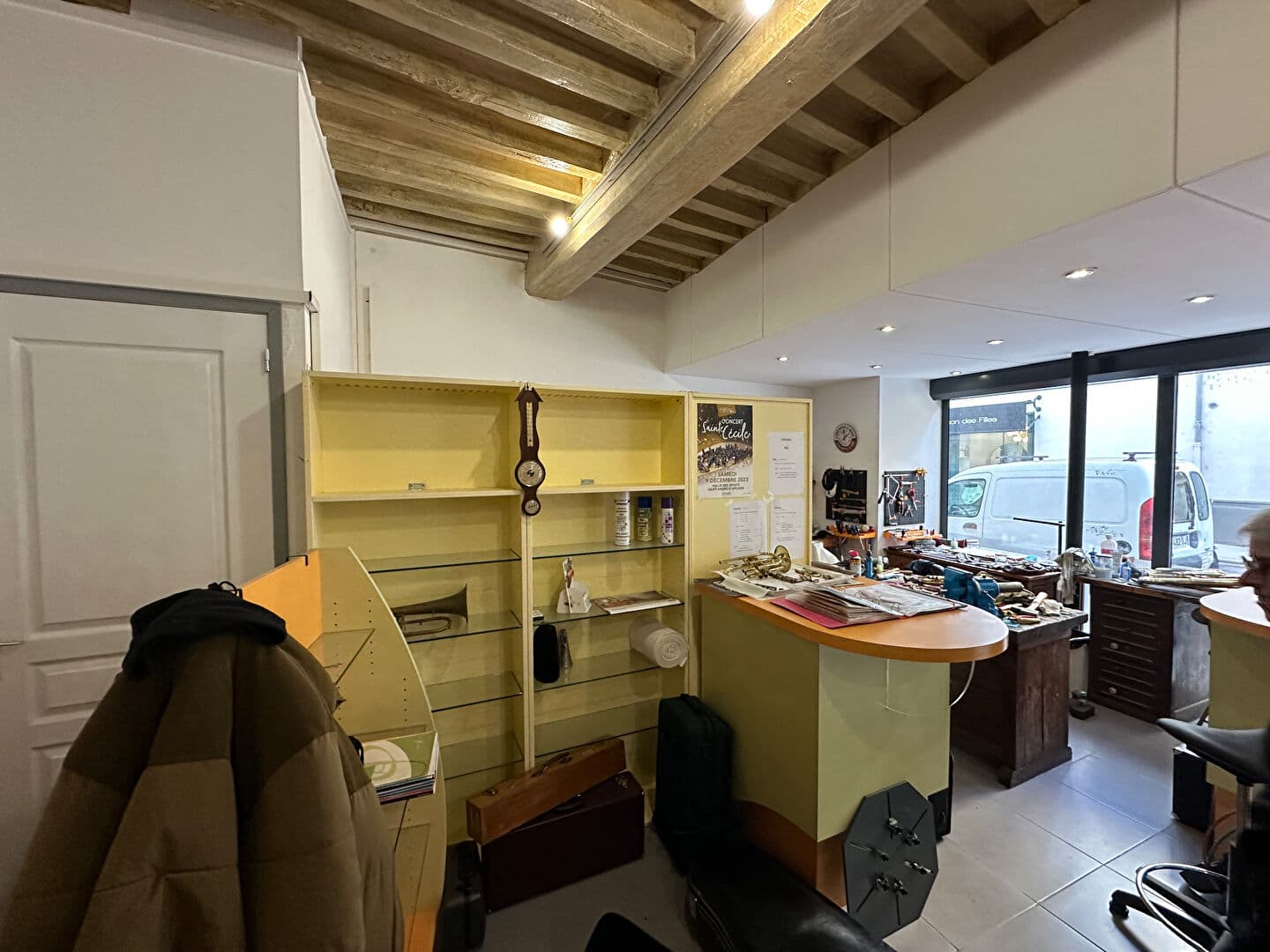 Local commercial 67 m² — ROANNE — photo 1