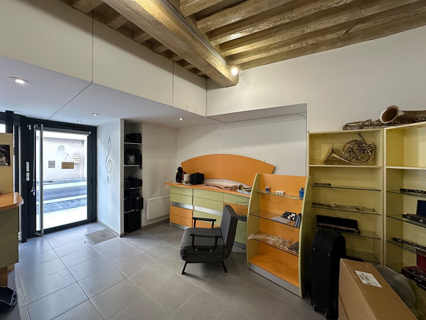 Local commercial · 67 m² · Achat des murs — photo 2