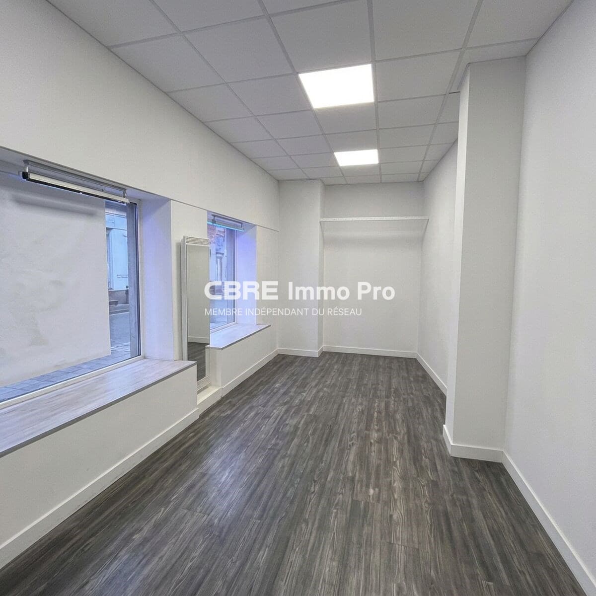 Local commercial 87 m² — VIENNE — photo 1