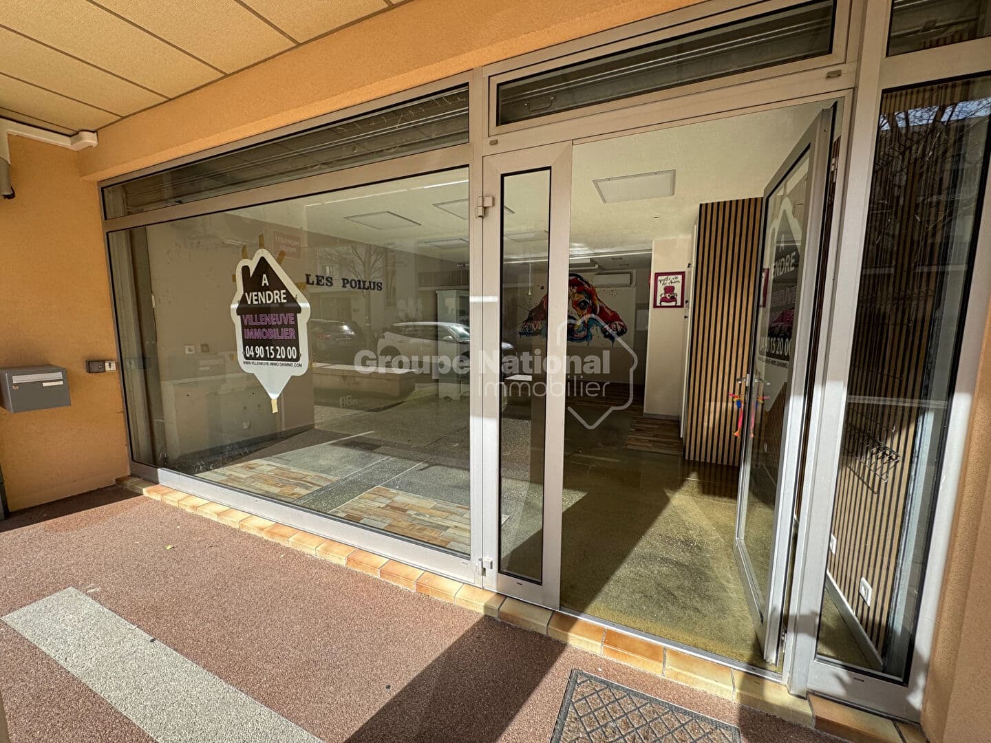 Local commercial 36 m² — GARD — photo 1