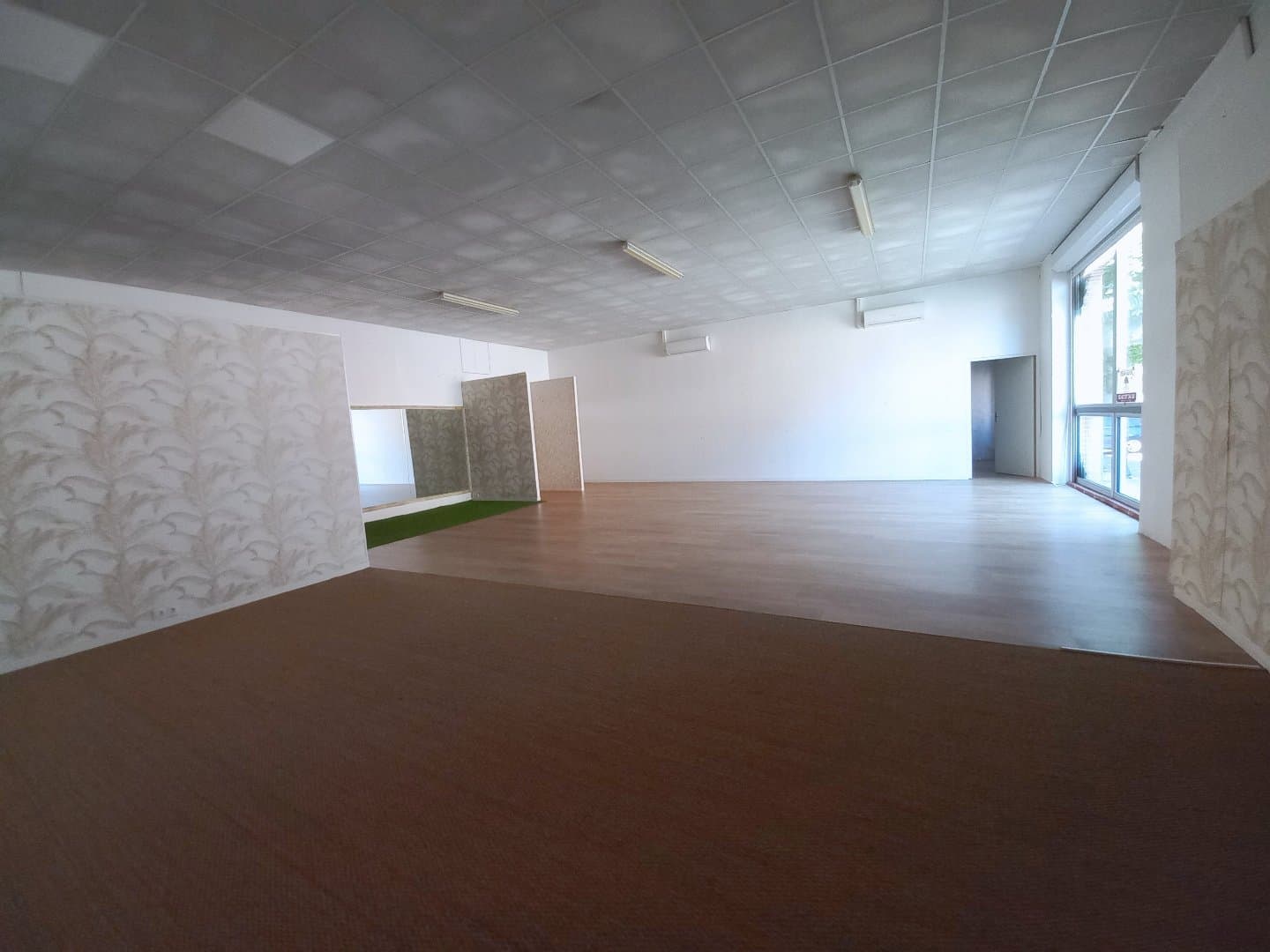 Local commercial · 113 m² · Location — photo 3