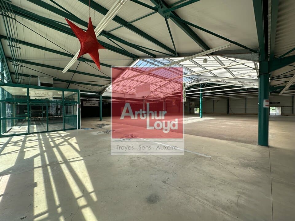 Local commercial · 1769 m² · Achat des murs — photo 2