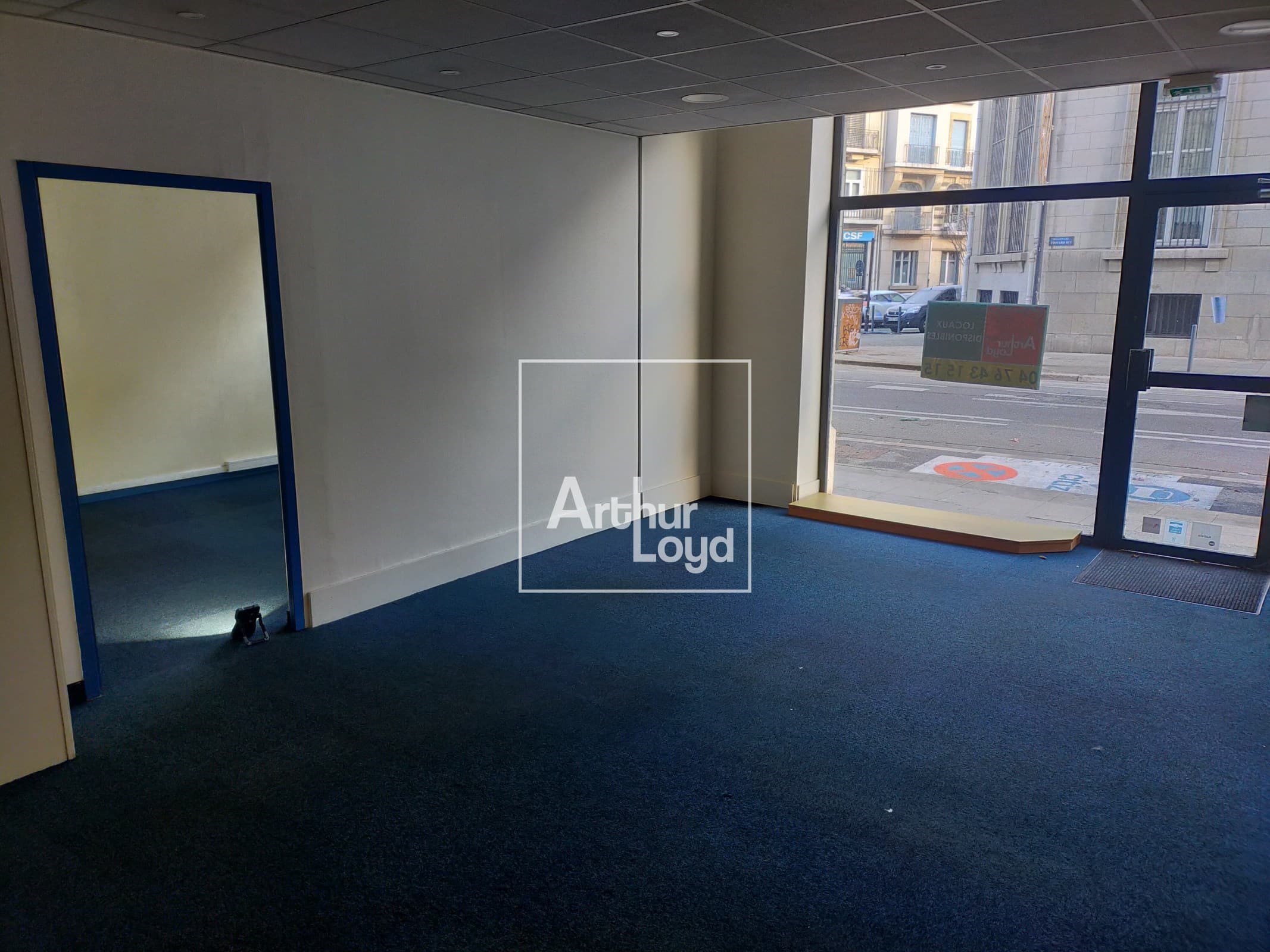 Local commercial · 84 m² · Location — photo 3