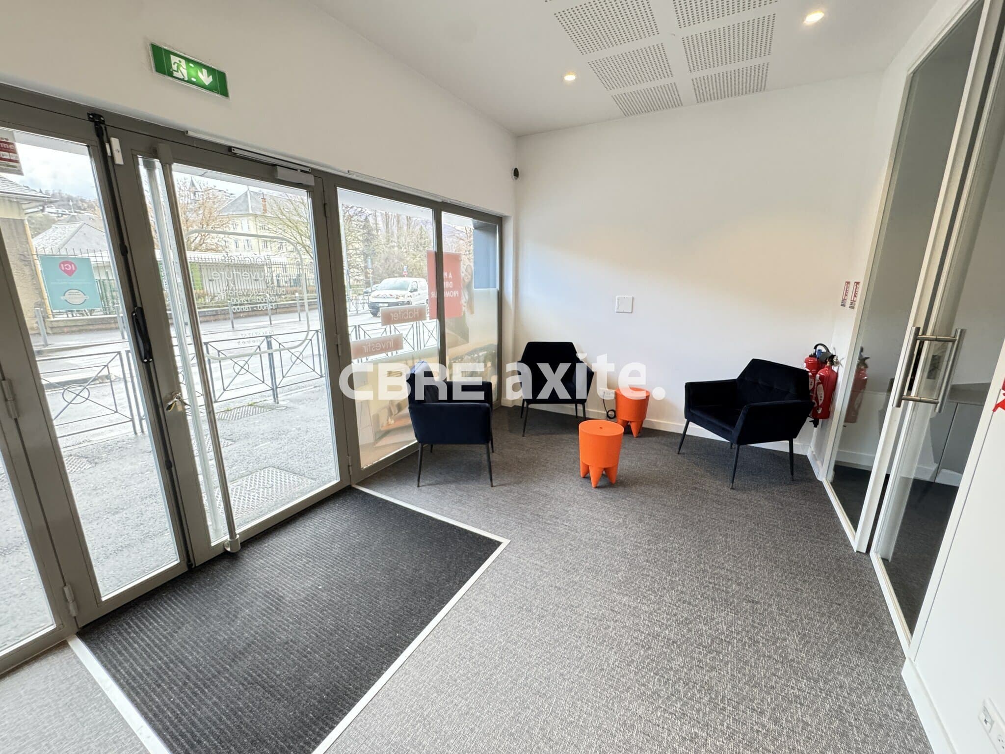 Local commercial 61 m² — CHAMBERY — photo 1