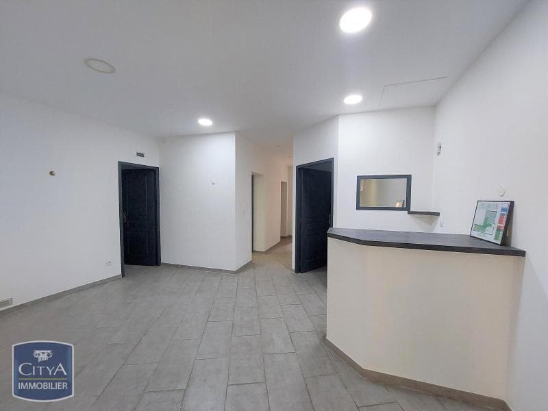 Local commercial 76 m² — CLERMONT L HERAULT — photo 1