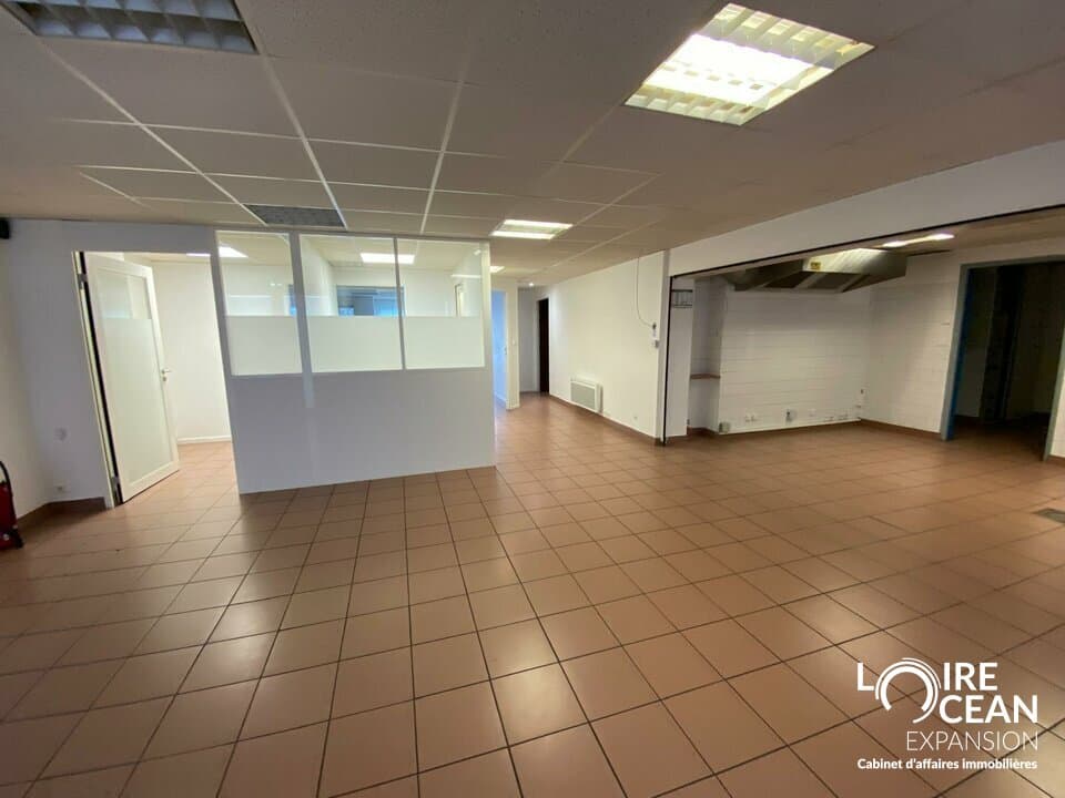 Local commercial · 148 m² · Location — photo 1