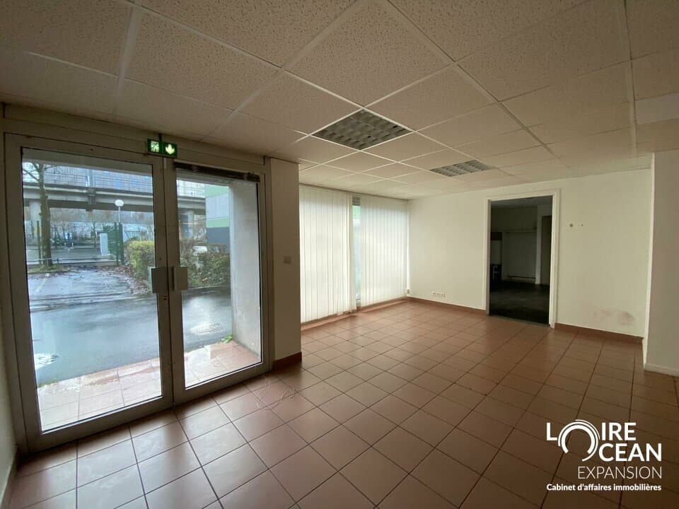 Local commercial · 148 m² · Location — photo 2
