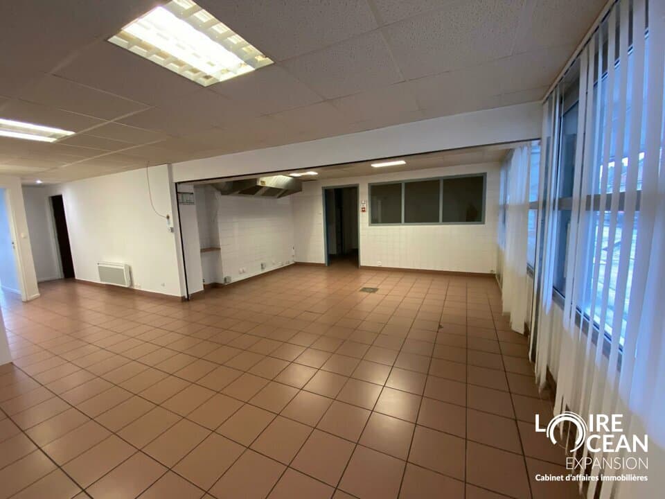 Local commercial · 148 m² · Location — photo 3