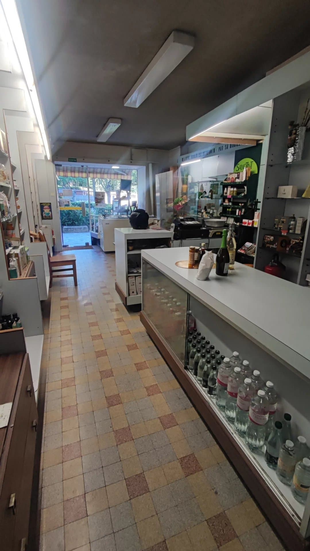 Local commercial · 82 m² · Fonds de commerce — photo 2