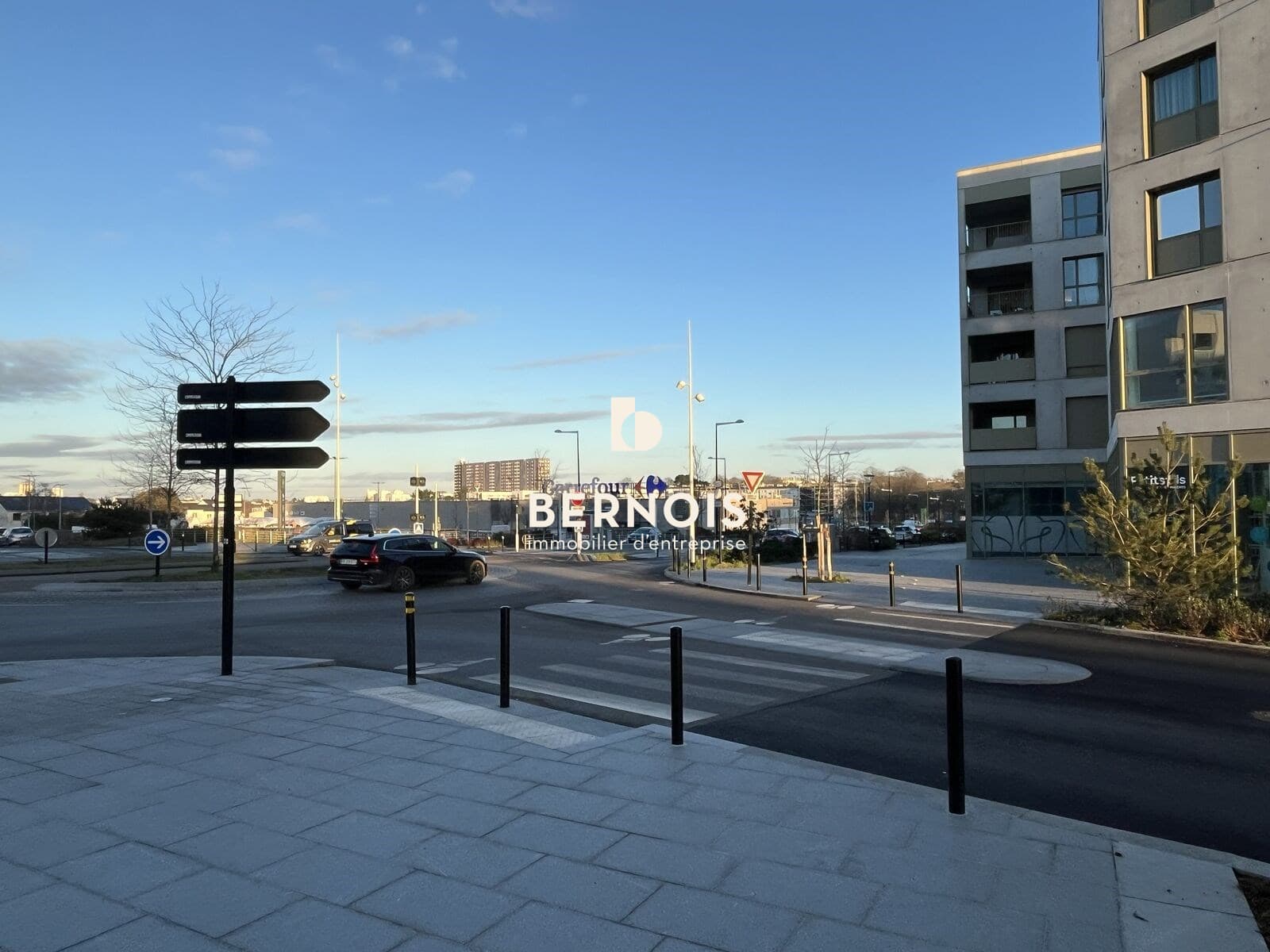 Local commercial · 268 m² · Location — photo 2