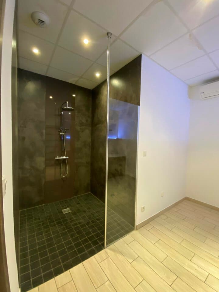 Local commercial · 69 m² · Achat des murs — photo 3
