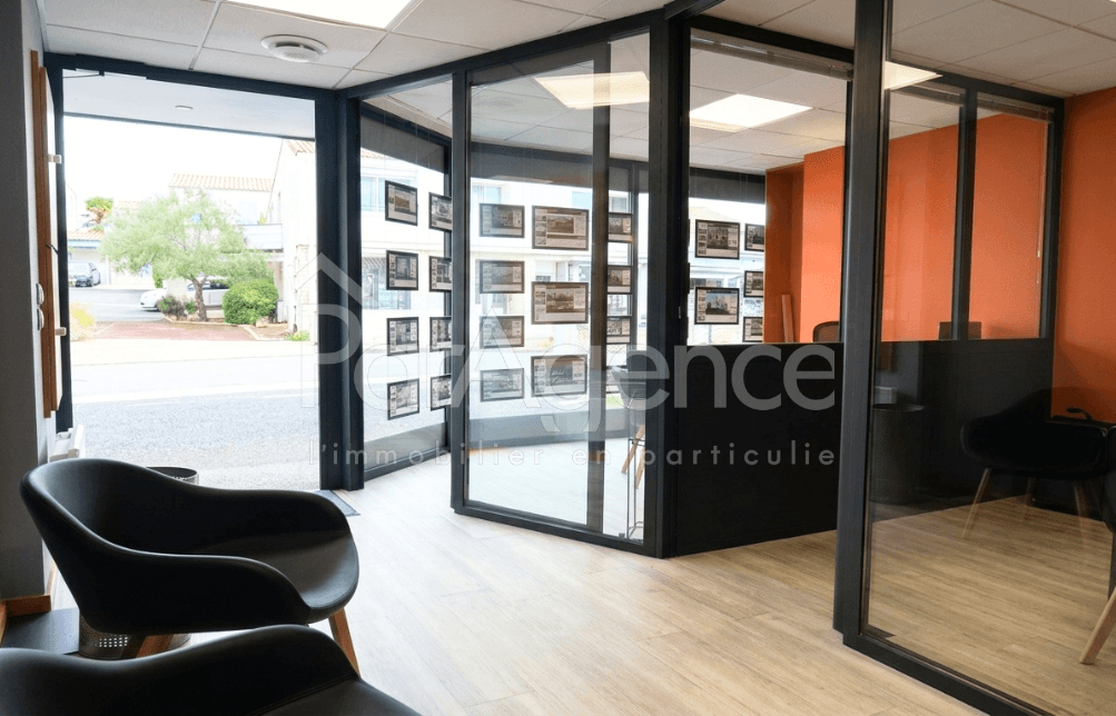 Local commercial 30 m² — VAUX SUR MER — photo 1