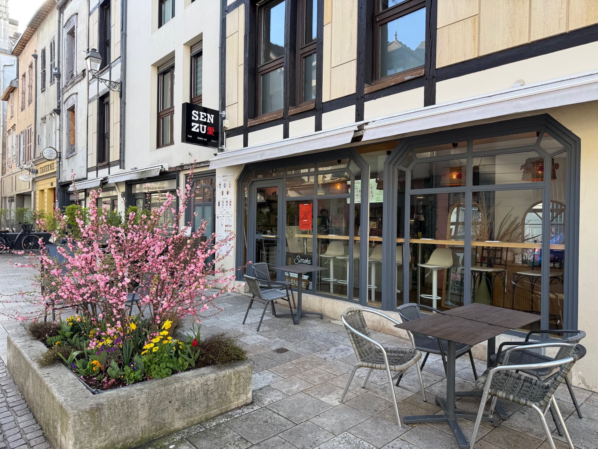 Local commercial 35 m² — TROYES — photo 1