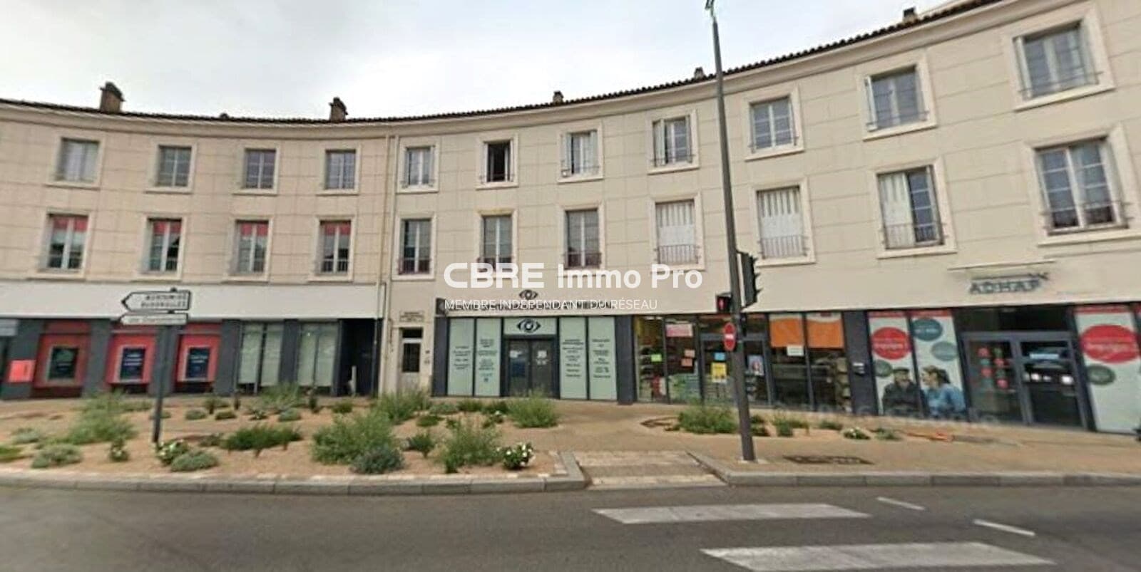 Local commercial 295 m² — VIENNE — photo 1