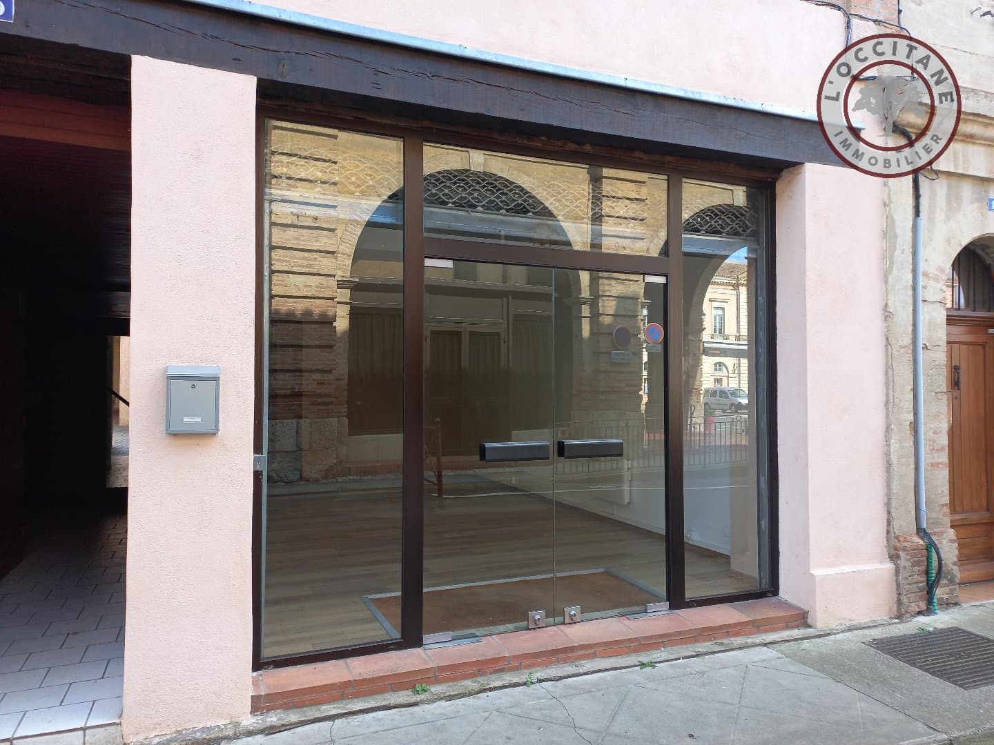 Local commercial · 38 m² · Location — photo 2