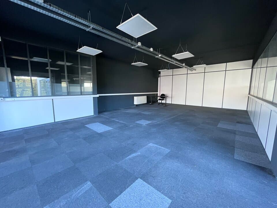 Local commercial · 248 m² · Location — photo 1
