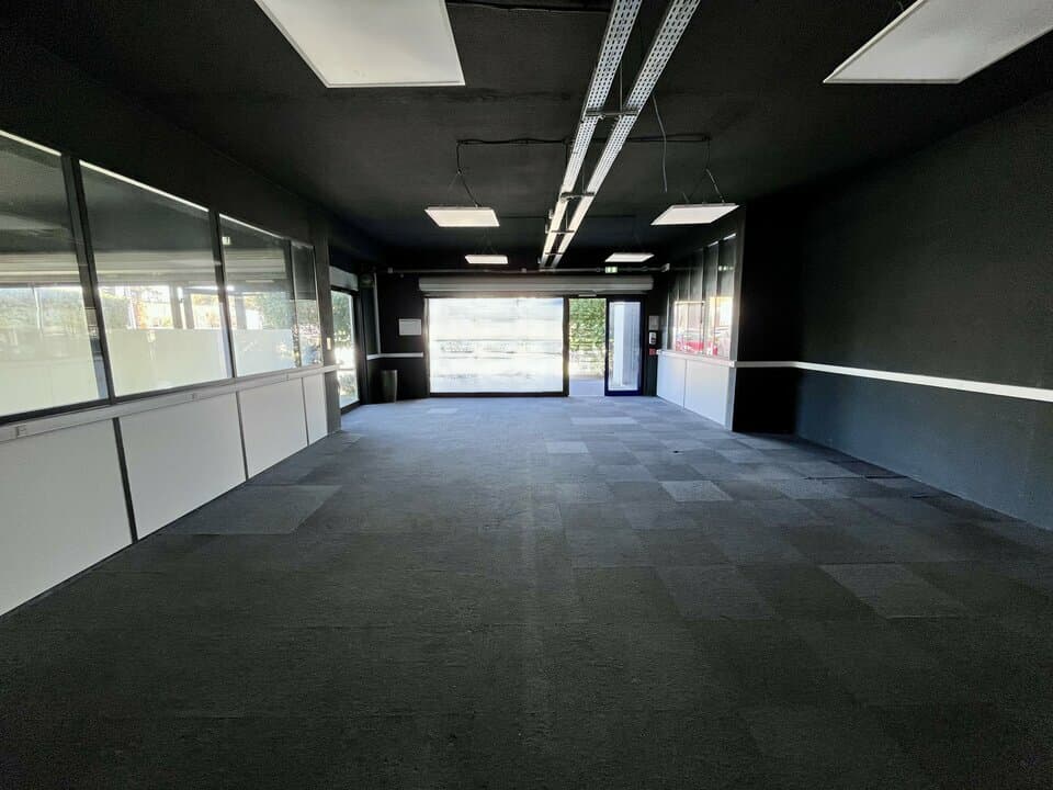 Local commercial · 248 m² · Location — photo 2