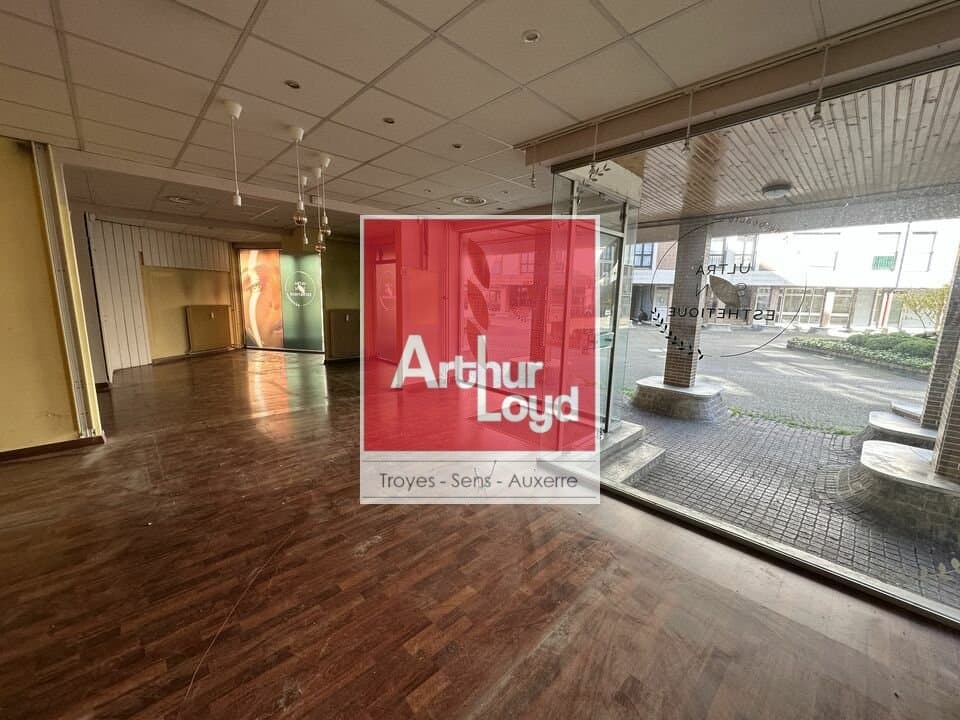 Local commercial · 83 m² · Achat des murs — photo 2